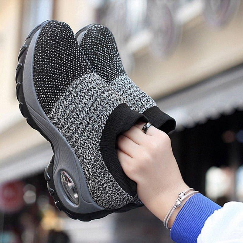 Bequeme Damen-Walkingschuhe, grau-schwarz, rutschfeste Sohle, atmungsaktives Material.