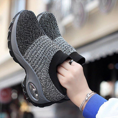 Bequeme Damen-Walkingschuhe, grau-schwarz, rutschfeste Sohle, atmungsaktives Material.