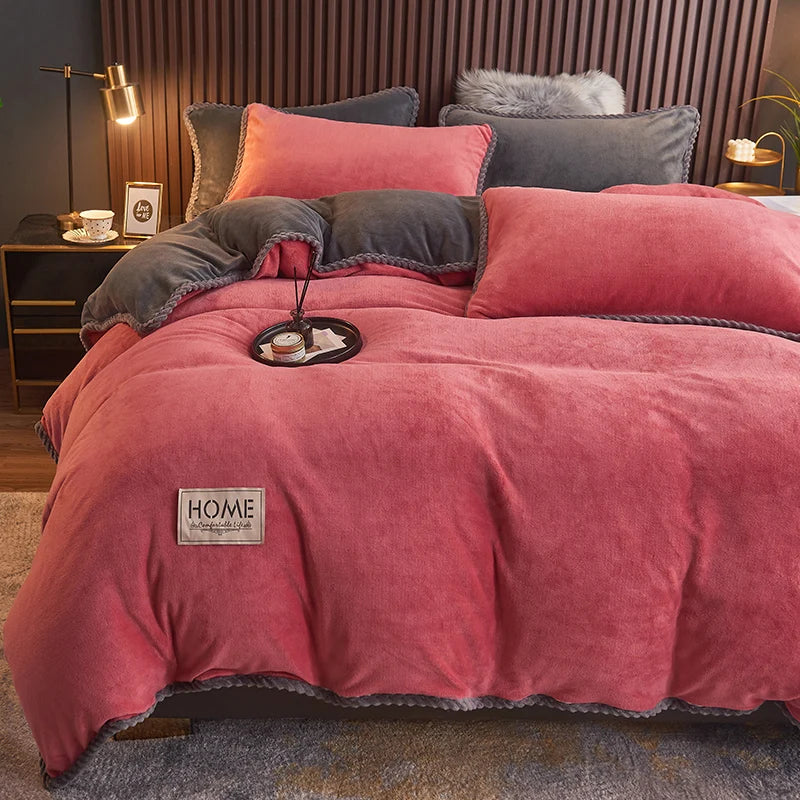 Rosa und graue Bettwäsche-Set aus Samt, gemütlich, luxuriös, Schlafzimmer-Dekoration, modern.