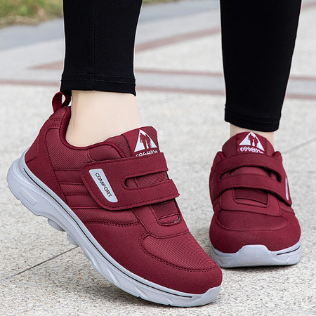 Rote Damen-Sneaker mit Klettverschluss, bequem, atmungsaktiv, ideal für Freizeit und Sport.