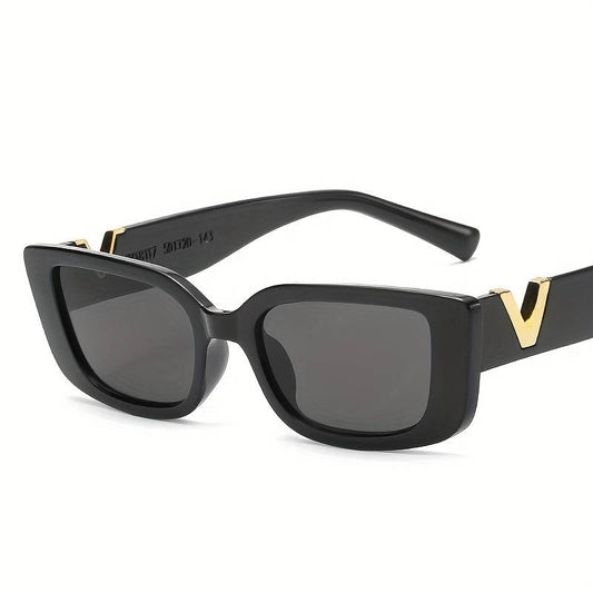 Schwarze rechteckige Sonnenbrille mit goldenen Details, modisch, UV-Schutz, Unisex-Design.