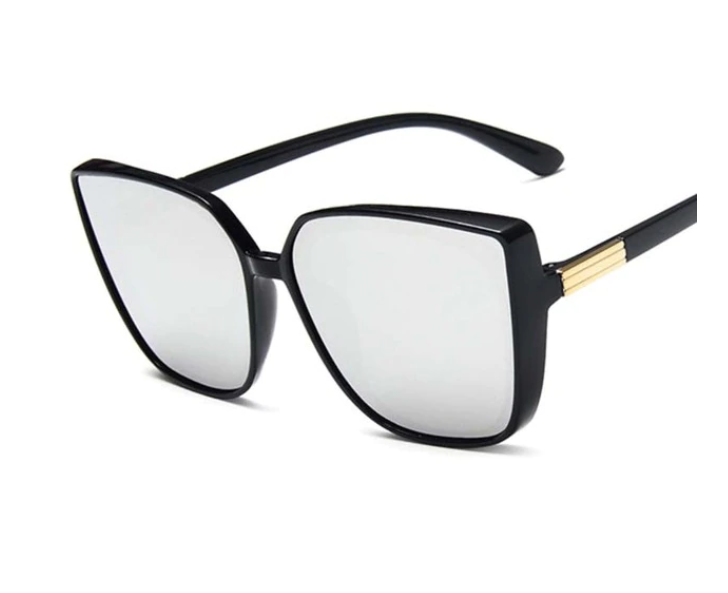 Schwarze Sonnenbrille mit silbernen Gläsern, quadratisches Design, modisch, UV-Schutz.