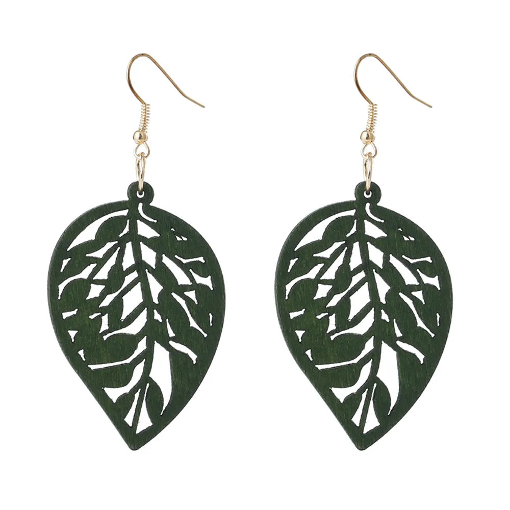 Grüne Blatt-Ohrringe aus Holz, filigranes Design, Modeschmuck, Damenaccessoire.