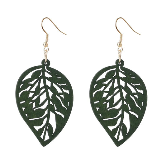 Grüne Blatt-Ohrringe aus Holz, filigranes Design, Modeschmuck, Damenaccessoire.