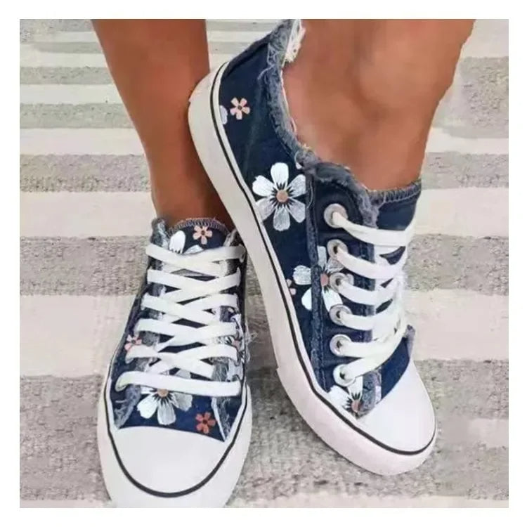 Damen-Sneaker, blau, Blumenmuster, Denim, lässig, modisch, bequem, Freizeitmode.