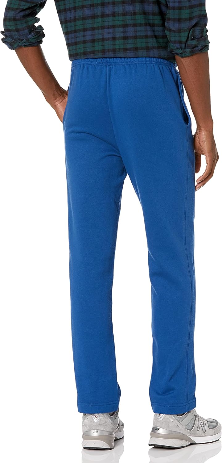 Mann in blauer Jogginghose, Rückansicht, Freizeitkleidung, bequem, sportlich, Baumwolle.