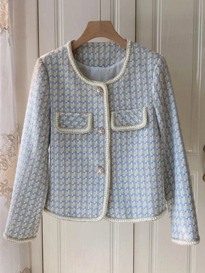 Damen Tweed-Jacke, blau-weiß kariert, Rundhals, Knöpfe, elegant, modisch, Herbstmode.