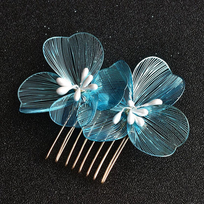 Blaue Blumen-Haarkamm aus Draht, handgefertigt, elegantes Accessoire für Hochzeiten.