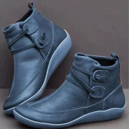 Blaue Damenstiefeletten aus Leder mit Schnallen, bequeme Freizeitschuhe, modisch und elegant.
