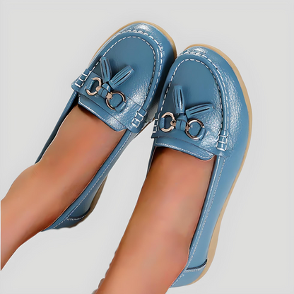 Blaue Damen-Loafer aus Leder mit Quasten und Metallverzierung, modische Freizeitschuhe.