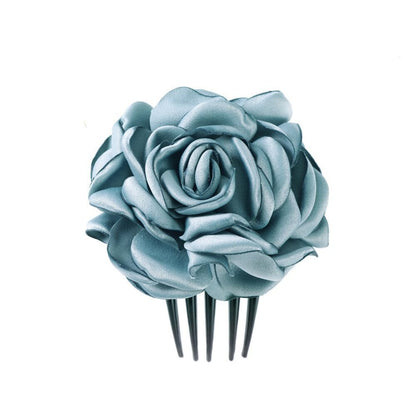 Blauer Satin-Haarkamm mit Rosenblüten, elegantes Accessoire für Hochzeiten und besondere Anlässe.