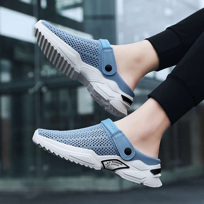Blaue atmungsaktive Clogs für Herren, rutschfest, leicht, ideal für Sommer und Freizeit.