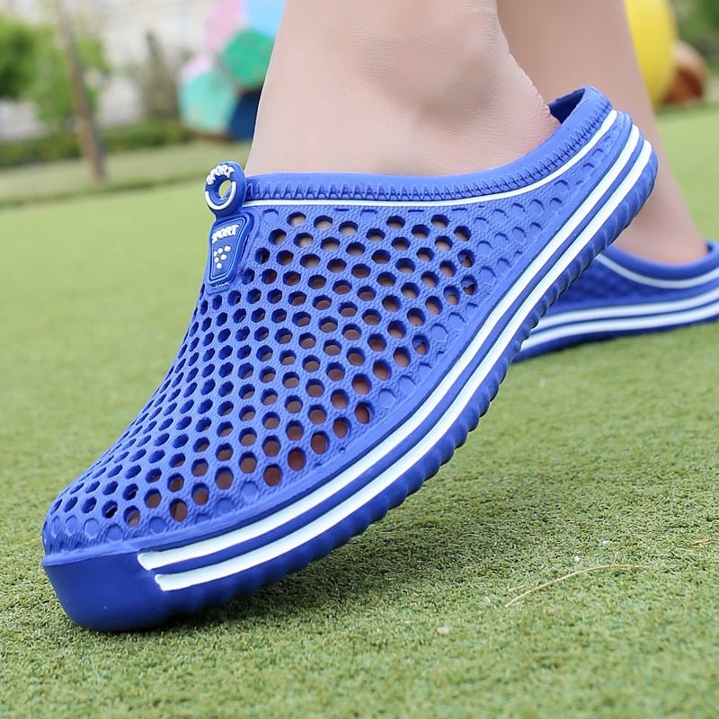 Blaue Mesh-Sommerschuhe, atmungsaktiv, rutschfest, ideal für Freizeit und Garten.