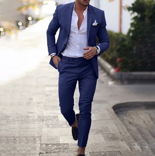 Herrenanzug blau, eleganter Blazer und Hose, Businessmode, stilvoll, modern, Freizeitlook
