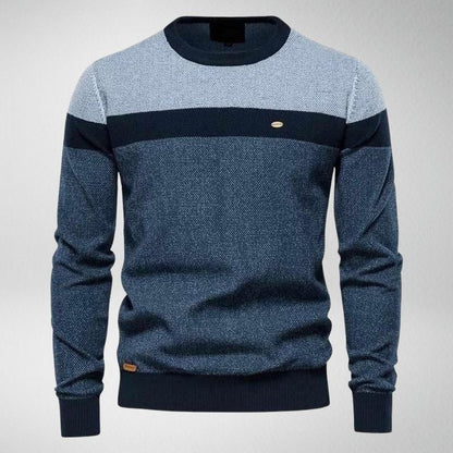 Blauer Herrenpullover, Rundhals, gestreift, Baumwolle, modisch, bequem, Herbstmode.