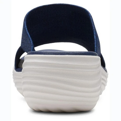 Blauer Damen-Sandale mit weißer Sohle, bequemes Design, ideal für Sommermode.