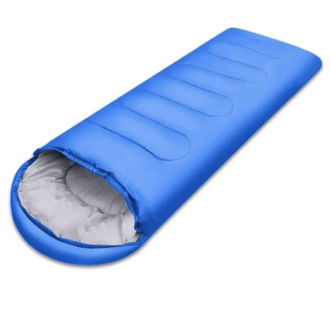 Blauer Schlafsack, rechteckig, isoliert, ideal für Camping und Outdoor-Aktivitäten.