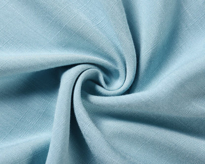 Hellblauer Leinenstoff, weiche Textur, ideal für Sommerkleidung und Heimtextilien.