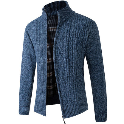 Blauer Herren-Strickjacke mit Reißverschluss, Zopfmuster, warm, modisch, Wintermode.