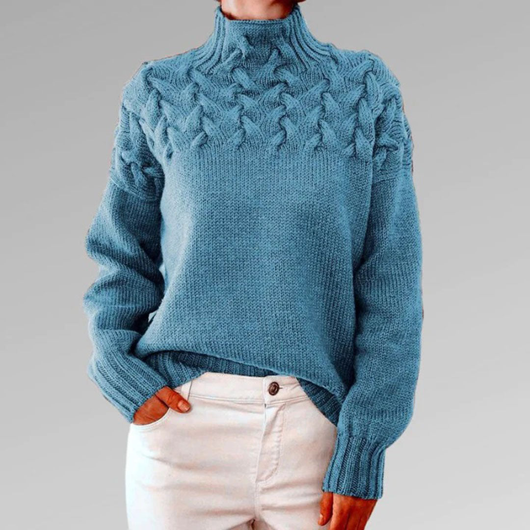 Blaue Strickpullover Damen, Zopfmuster, Rollkragen, Wintermode, gemütlich, warm, elegant.