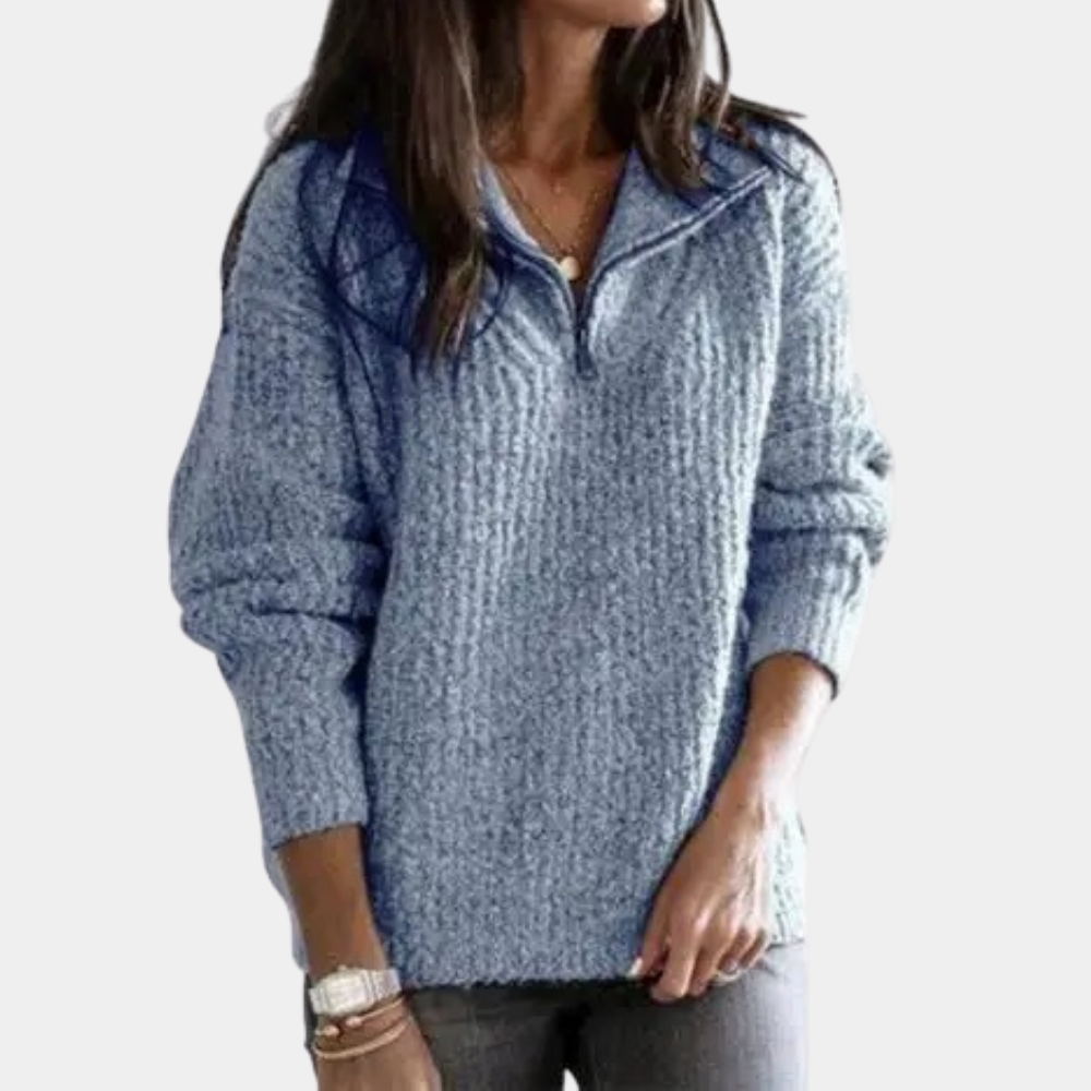 Frau in blauem Strickpullover mit Reißverschluss, lässige Mode, Herbstkleidung.