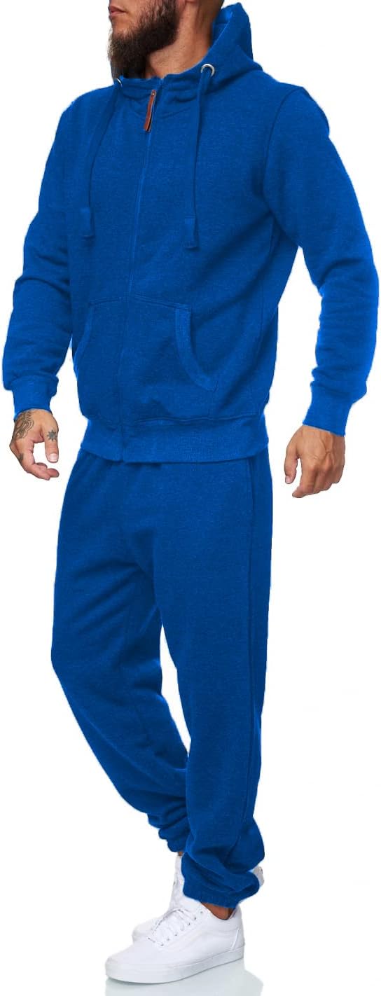 Mann in blauem Kapuzen-Sportanzug, Freizeitkleidung, Baumwolle, Herrenmode, bequeme Passform.