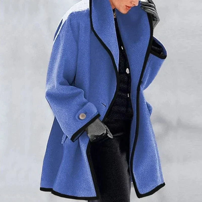 Damenmantel blau, Wollstoff, schwarzer Rand, eleganter Wintermantel, modisch, warm.