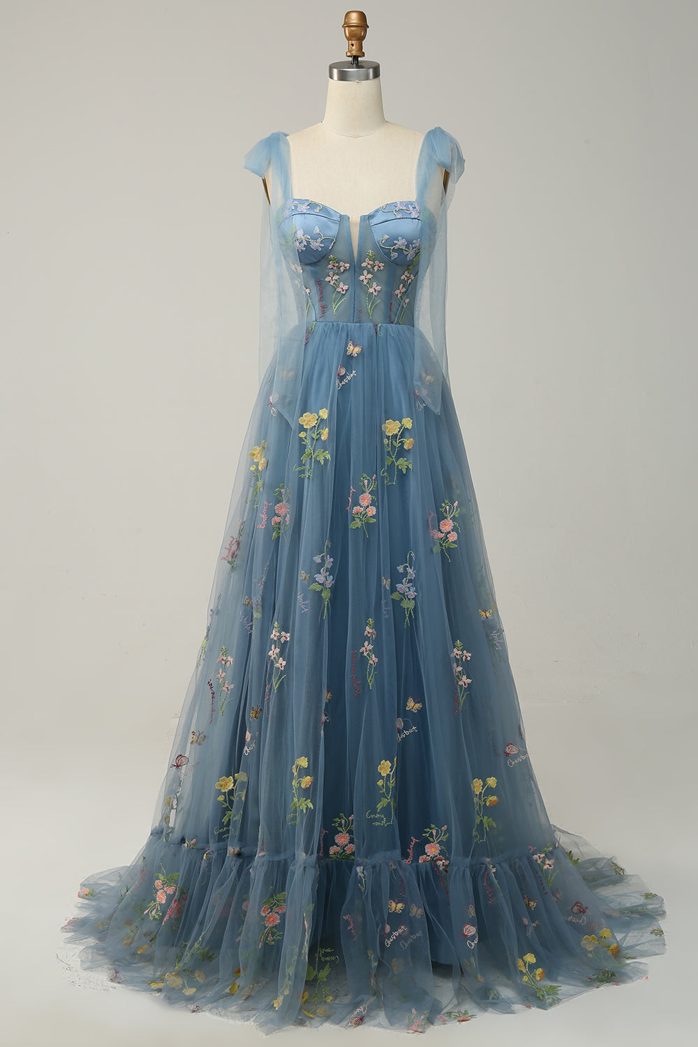 Blaues Abendkleid mit Blumenstickerei, Tüll, ärmellos, elegantes Design, bodenlang.