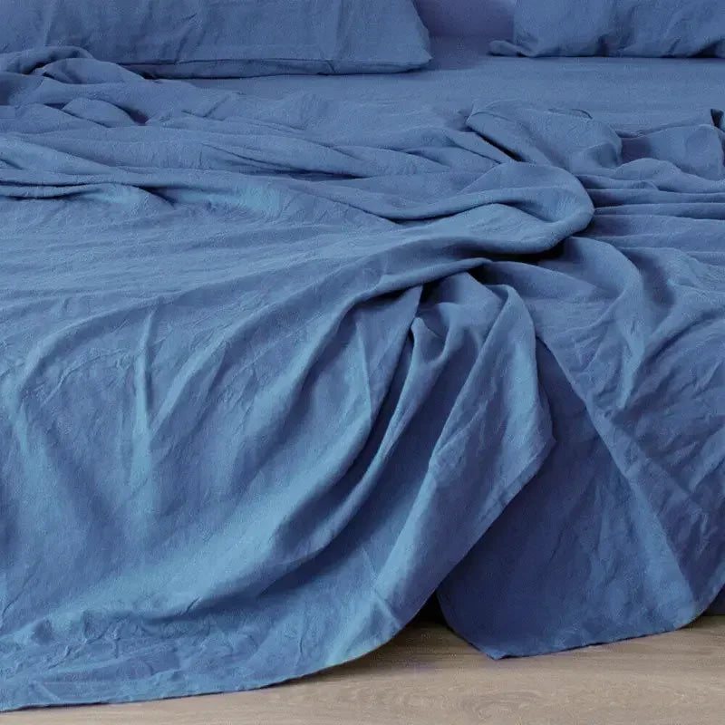 Blaue Bettwäsche aus Leinen, knitterfrei, luxuriös, Schlafzimmer-Dekor, gemütlich.