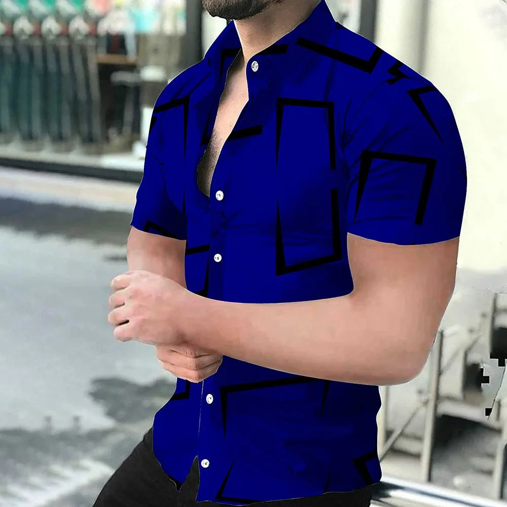 Blaues Herrenhemd mit geometrischem Muster, kurzärmelig, modern, Freizeitmode.