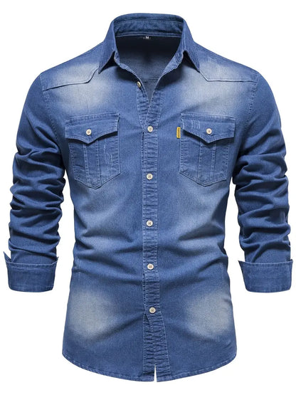 Blaues Jeanshemd für Herren, langärmelig, Knopfleiste, Brusttaschen, lässiger Stil.