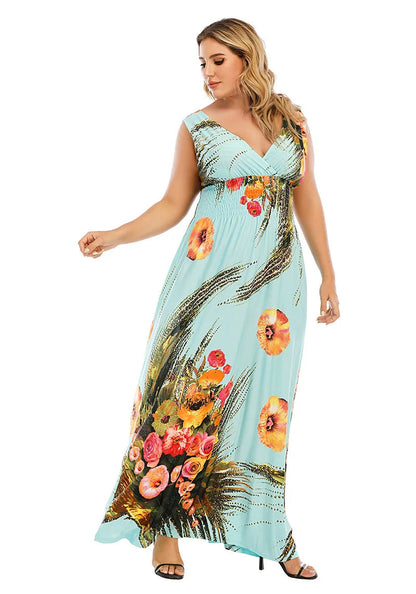 Frau in langem, blauem Sommerkleid mit Blumenmuster, ärmellos, V-Ausschnitt, elegant.