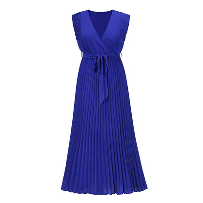 Blaues, ärmelloses, plissiertes Maxikleid mit V-Ausschnitt und Taillengürtel für Damen.