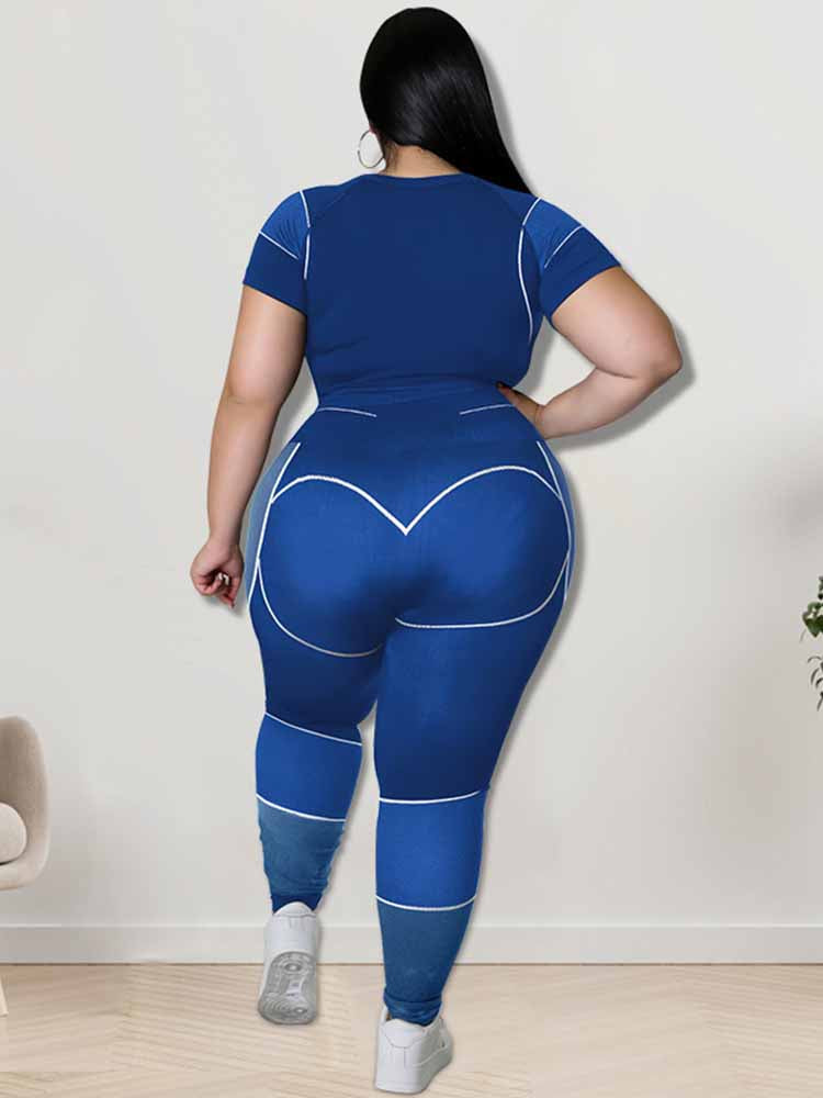 Frau in blauem Sportanzug, Rückansicht, nahtlose Leggings, Fitnessmode, bequeme Kleidung.