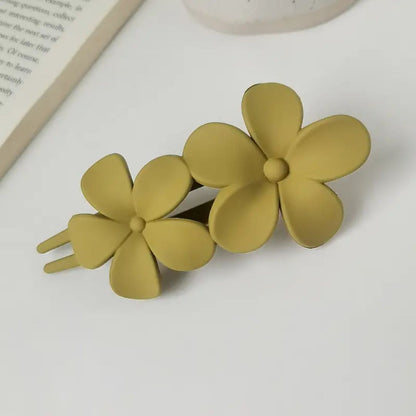 Gelbe Haarspange mit Blumenmotiv, Kunststoff, modisches Accessoire für Damen.