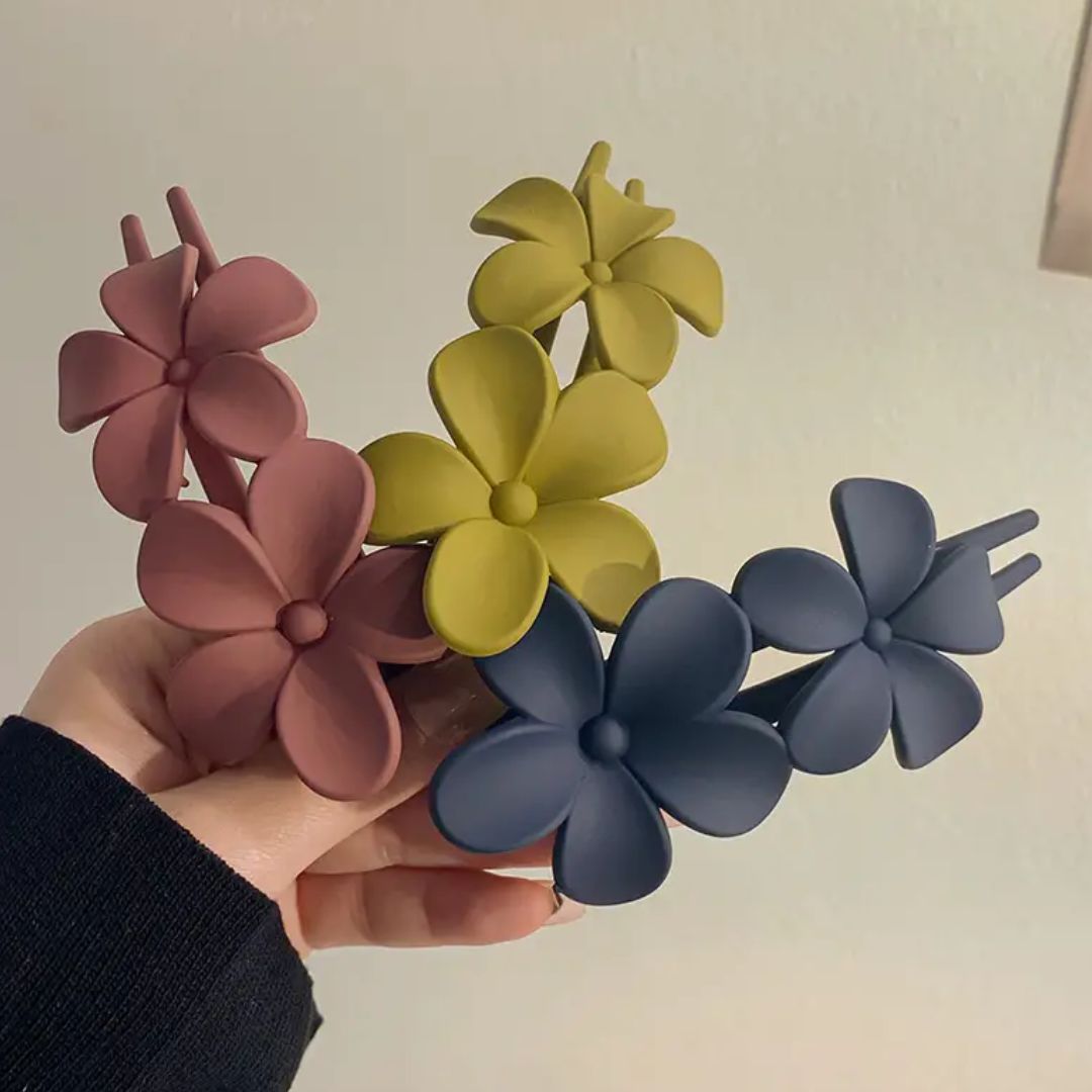 Bunte Blumen-Haarspangen, Set aus Kunststoff, modisches Accessoire für Damen.