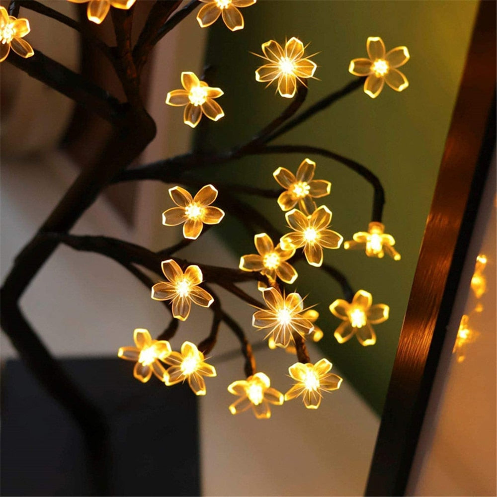 LED-Baum mit leuchtenden Kirschblüten, warmweiß, dekorative Beleuchtung, Innenbereich.