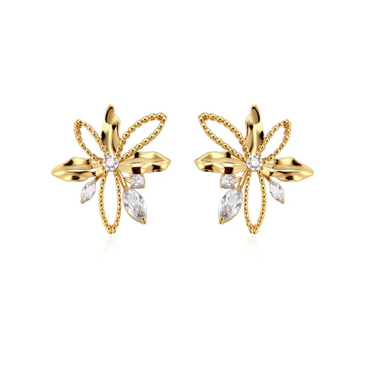 Goldene Blumenohrringe mit Kristallen, eleganter Schmuck, Damenaccessoire, modisches Design.