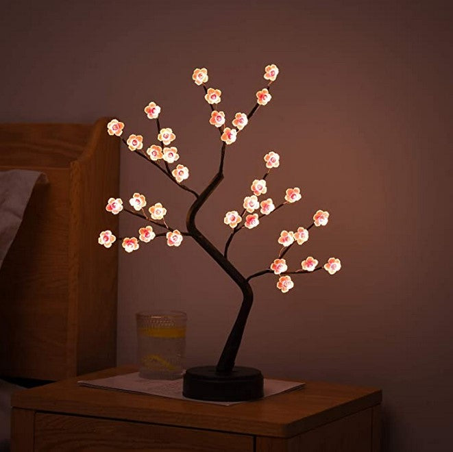 LED-Baumlampe mit blühenden Blumen, warmweißes Licht, Dekoration für Schlafzimmer.