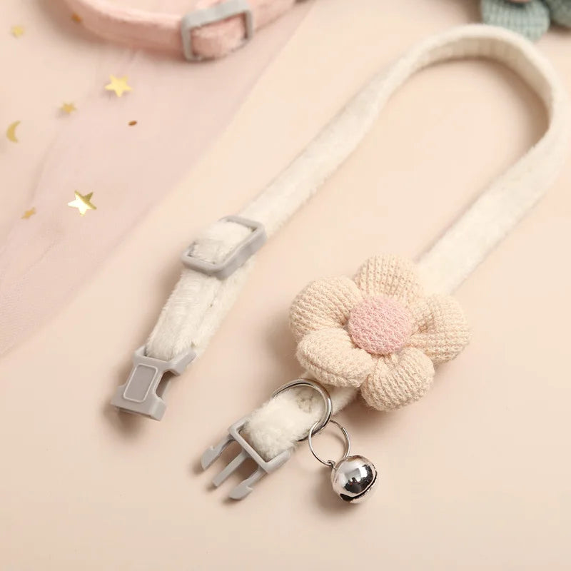 Rosa Katzenhalsband mit Blume, Glöckchen, verstellbar, weiches Material, Haustierzubehör.