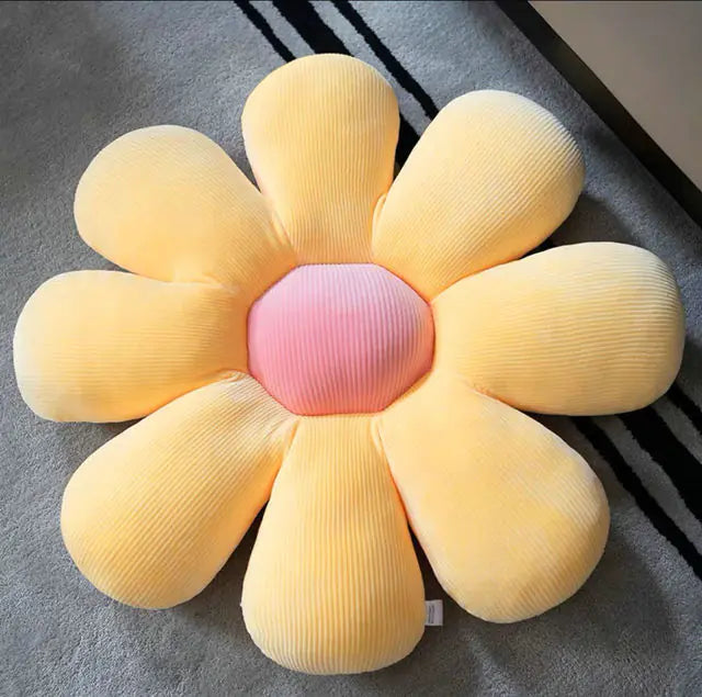 Gelbes Blümchenkissen aus Cordstoff, dekorativ, gemütlich, für Wohnzimmer oder Schlafzimmer.