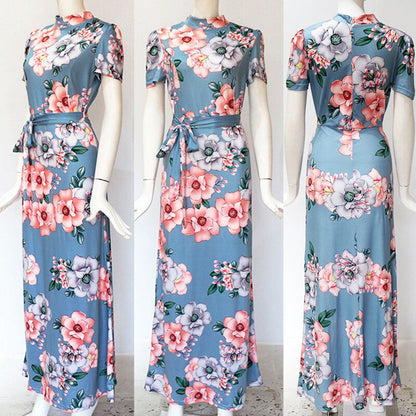 Blaues Maxikleid mit Blumenmuster, Kurzarm, Gürtel, Damenmode, Sommerkleid, elegant.