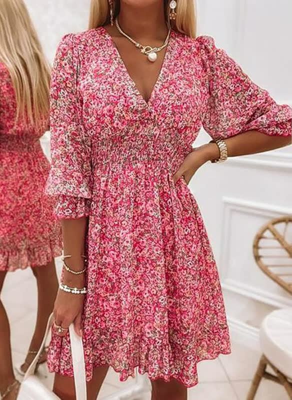 Rotes geblümtes Sommerkleid mit V-Ausschnitt, Dreiviertelärmeln, Damenmode, elegant.