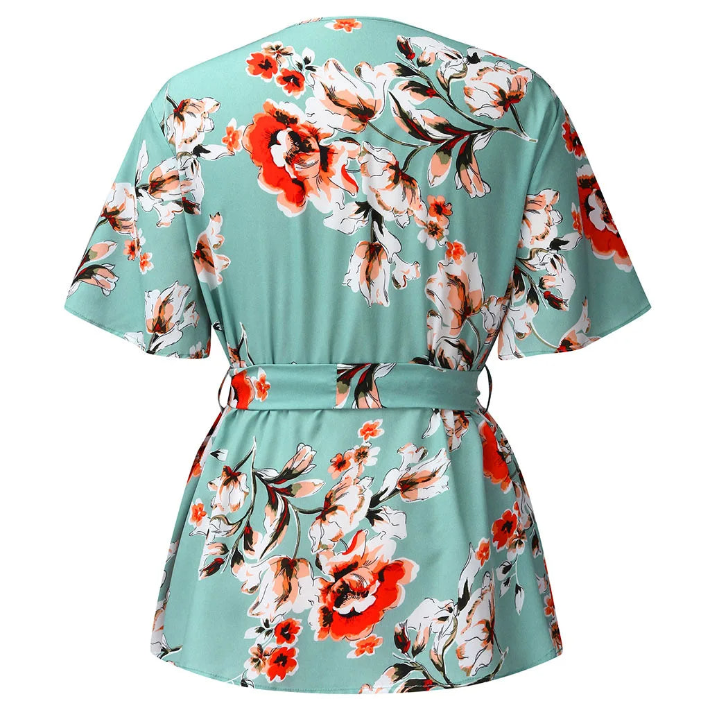 Damenbluse mit Blumenmuster, grün, kurzärmelig, Gürtel, Sommermode, Freizeitkleidung.