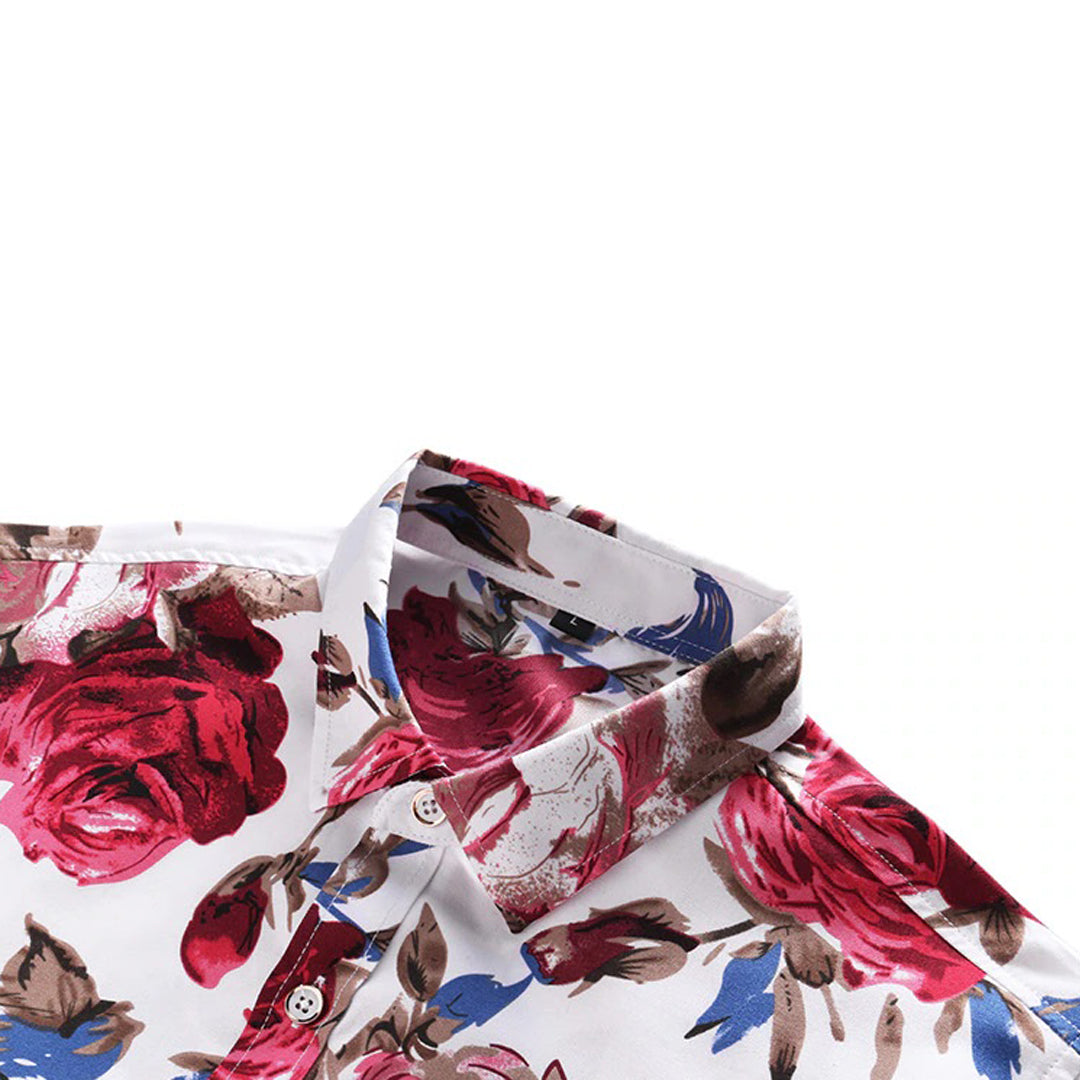 Weiße Bluse mit roten und blauen Blumenmuster, Baumwolle, Damenmode, elegantes Design.
