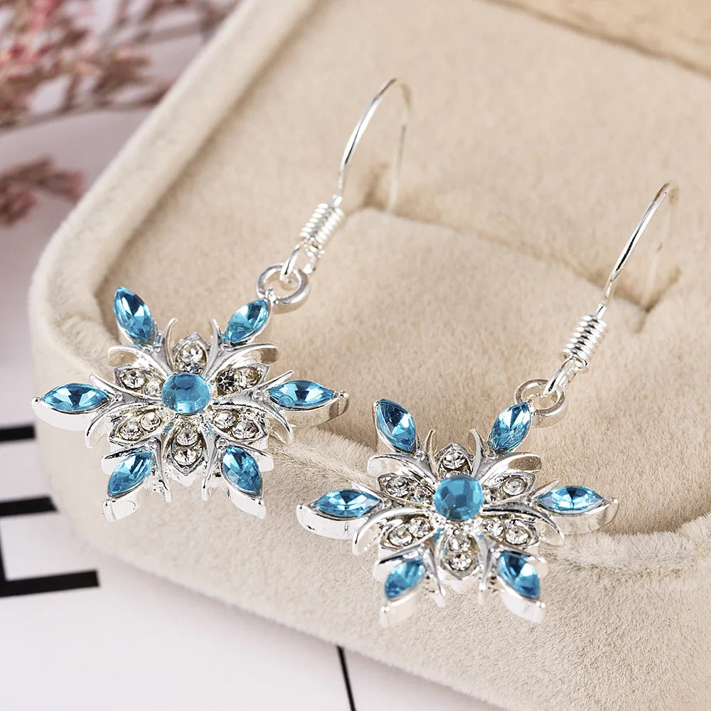 Silberne Ohrringe mit blauen Kristallen, Blumenform, eleganter Schmuck, Geschenkidee.
