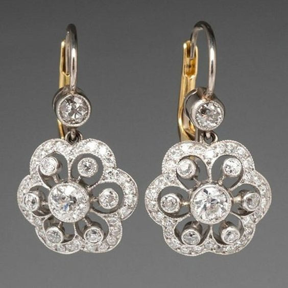 Goldene florale Ohrringe mit blauen Steinen, eleganter Schmuck für Frauen, ideal für Anlässe.