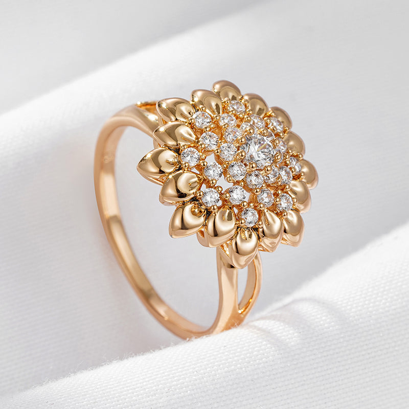 Rosegoldener Blumenring mit Zirkonia, modisches Schmuckstück für Damen, ideal für Hochzeiten.
