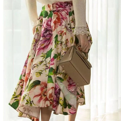 Faltenrock mit Blumenmuster, Damenmode, beige Handtasche, elegantes Design, Frühlingstrend