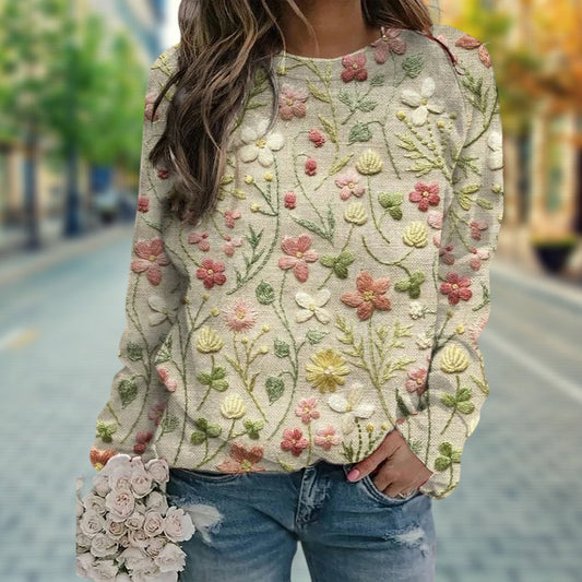Frau in besticktem Blumenpullover, cremefarben, lässig, modisch, Straße, Jeans, Blumenstrauß.